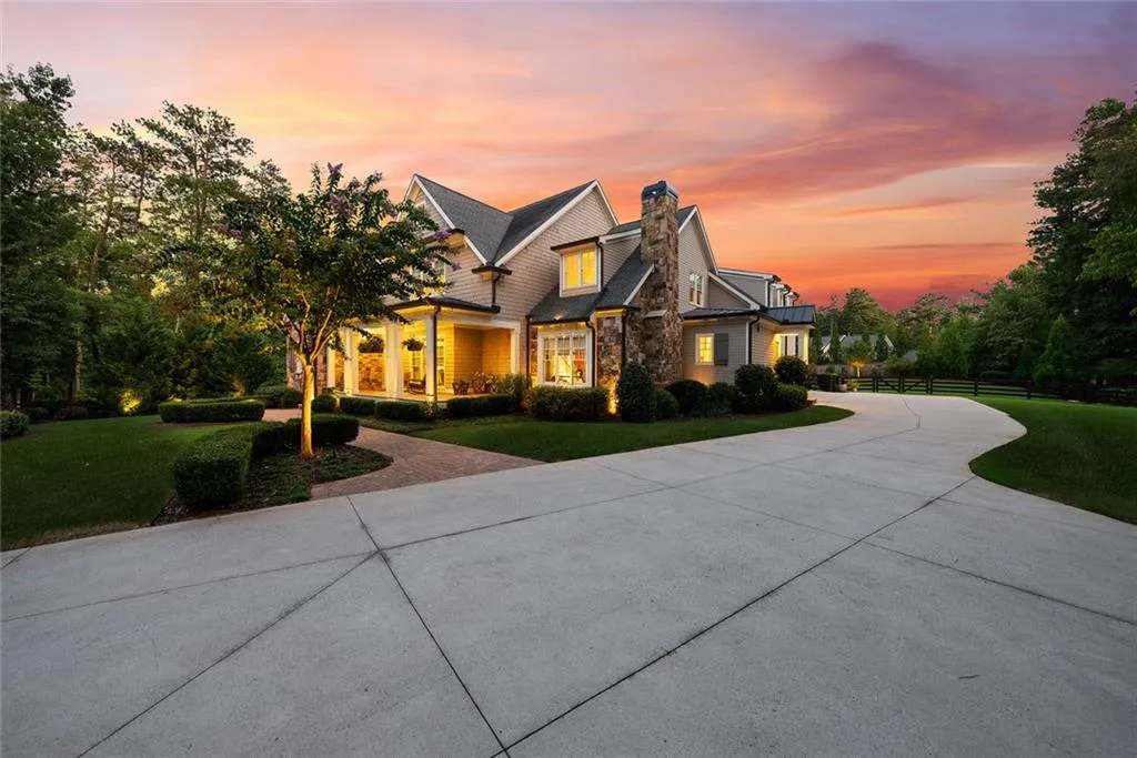 Roswell, Georgia 30075, United States, 4 Bedrooms Bedrooms, ,5 BathroomsBathrooms,Residential,Pending,199786