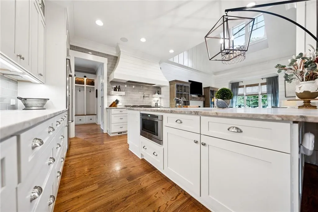 Roswell, Georgia 30075, United States, 4 Bedrooms Bedrooms, ,5 BathroomsBathrooms,Residential,Pending,199786