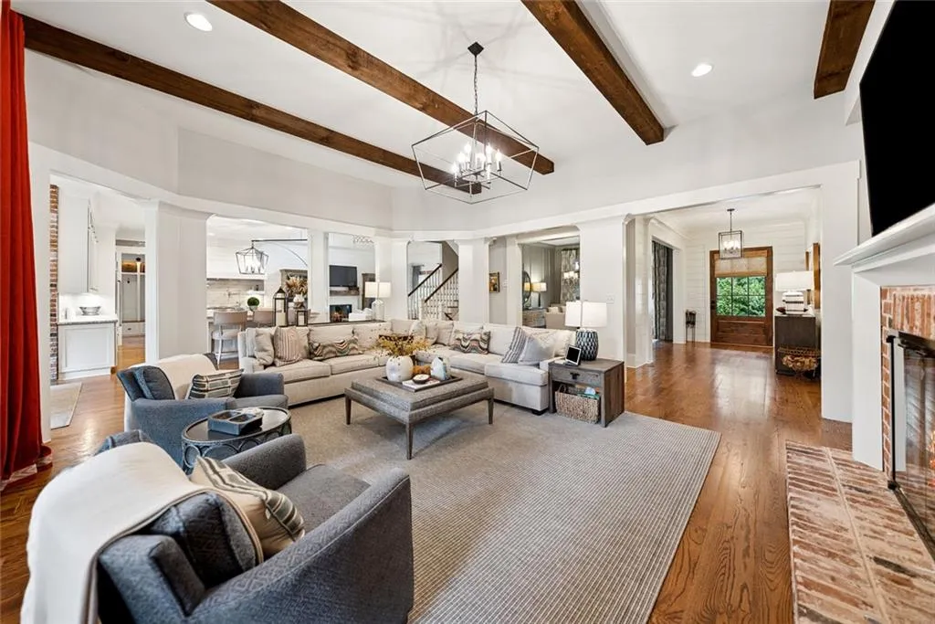 Roswell, Georgia 30075, United States, 4 Bedrooms Bedrooms, ,5 BathroomsBathrooms,Residential,Pending,199786