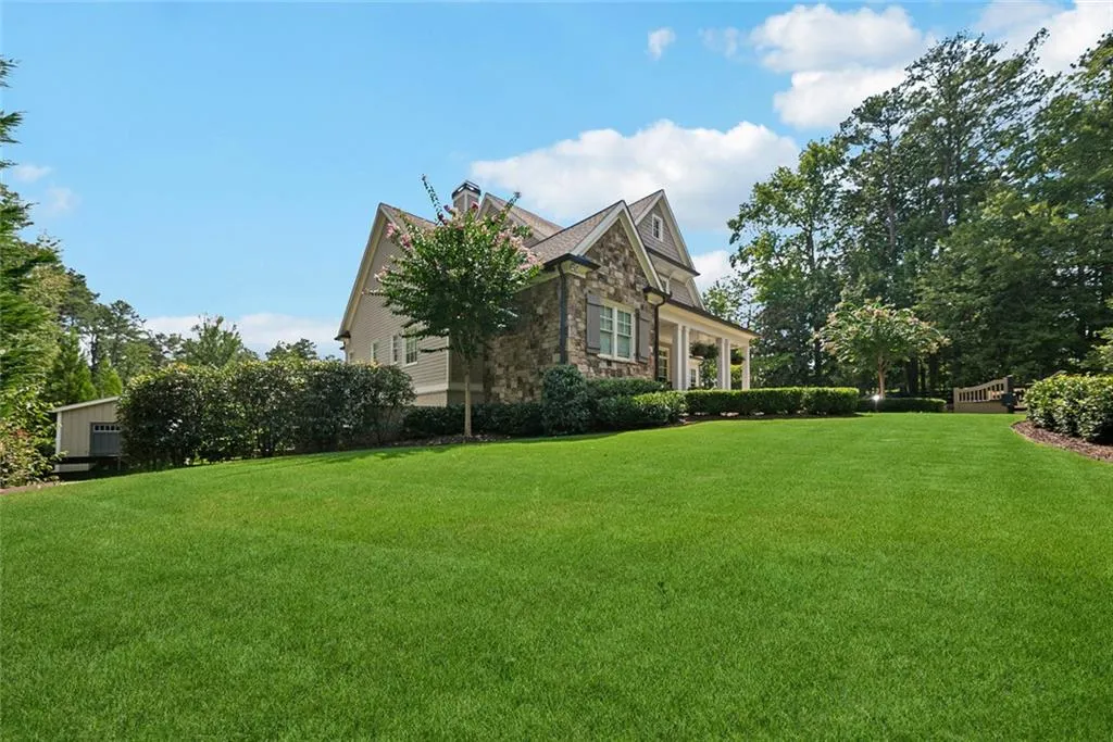 Roswell, Georgia 30075, United States, 4 Bedrooms Bedrooms, ,5 BathroomsBathrooms,Residential,Pending,199786