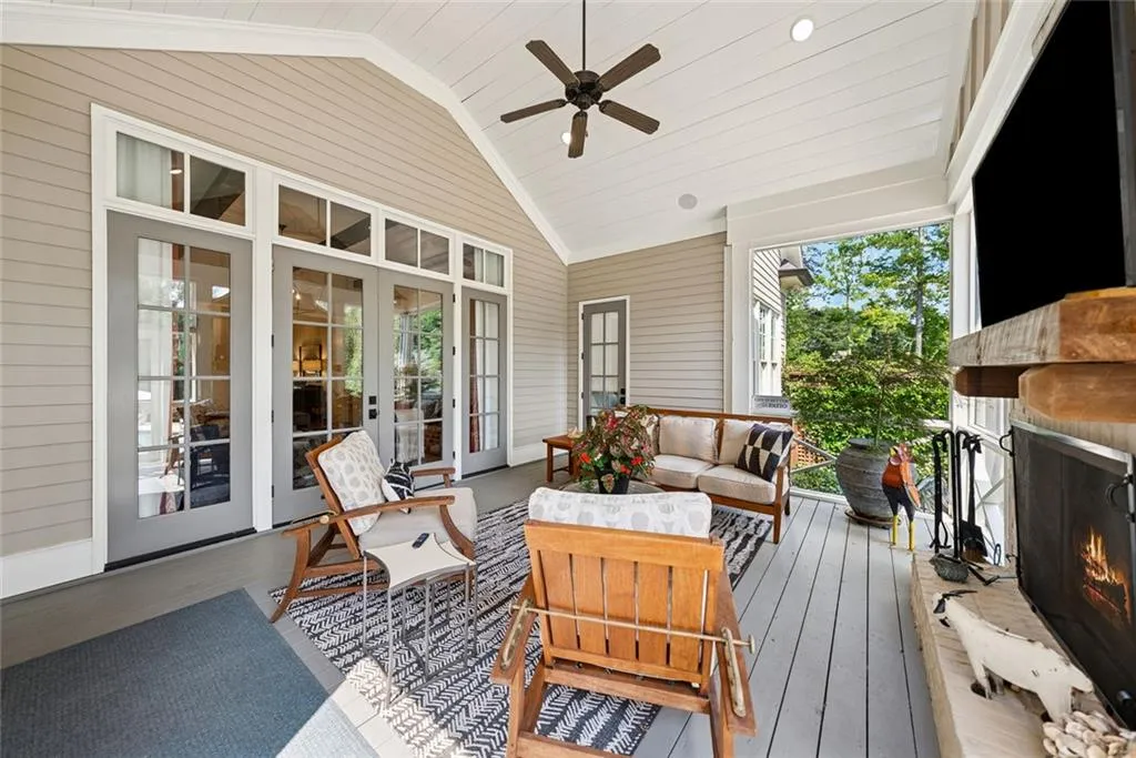 Roswell, Georgia 30075, United States, 4 Bedrooms Bedrooms, ,5 BathroomsBathrooms,Residential,Pending,199786