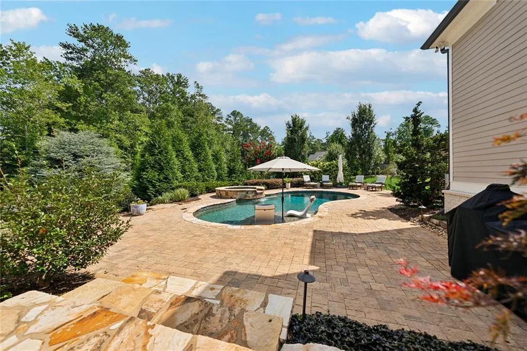 Roswell, Georgia 30075, United States, 4 Bedrooms Bedrooms, ,5 BathroomsBathrooms,Residential,Pending,199786