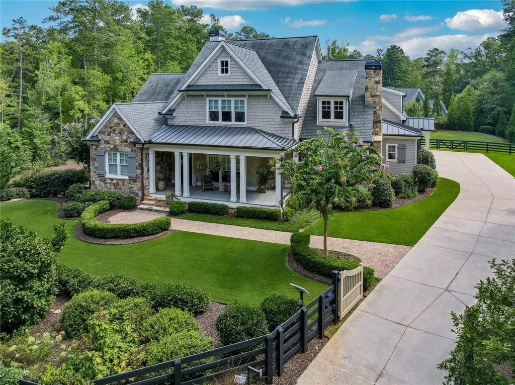 Roswell, Georgia 30075, United States, 4 Bedrooms Bedrooms, ,5 BathroomsBathrooms,Residential,Pending,199786