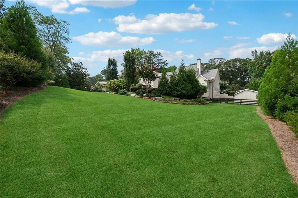 Roswell, Georgia 30075, United States, 4 Bedrooms Bedrooms, ,5 BathroomsBathrooms,Residential,Pending,199786