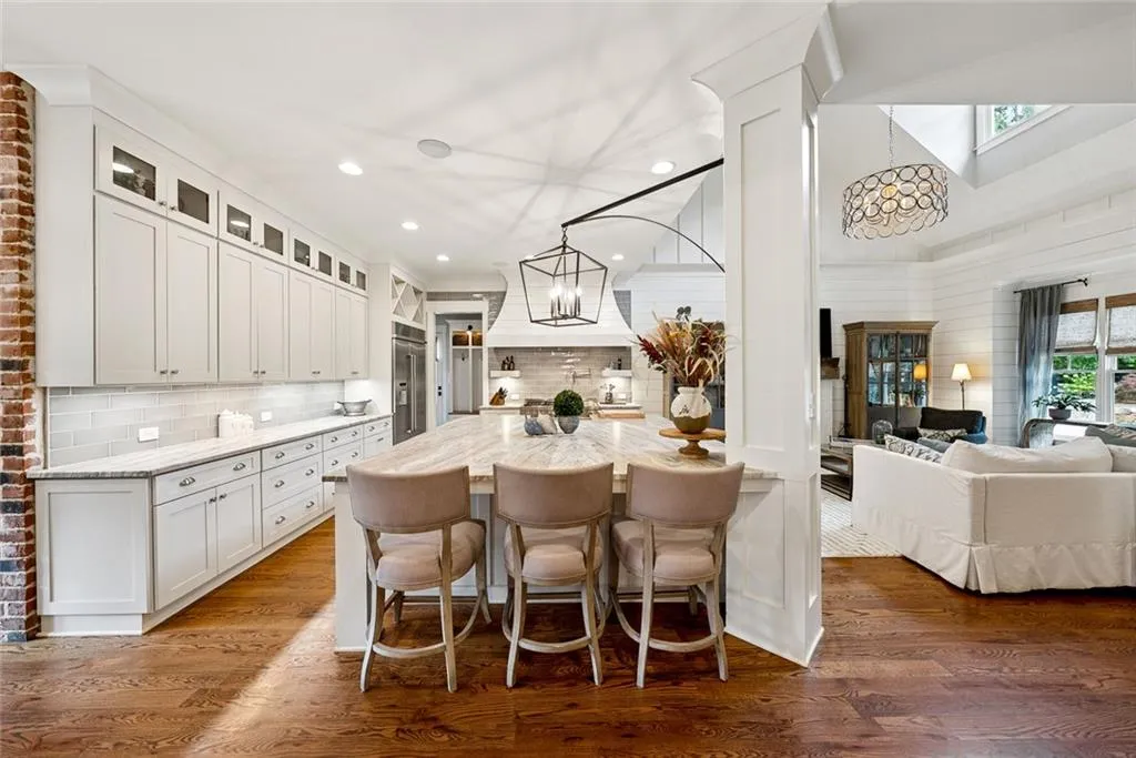 Roswell, Georgia 30075, United States, 4 Bedrooms Bedrooms, ,5 BathroomsBathrooms,Residential,Pending,199786