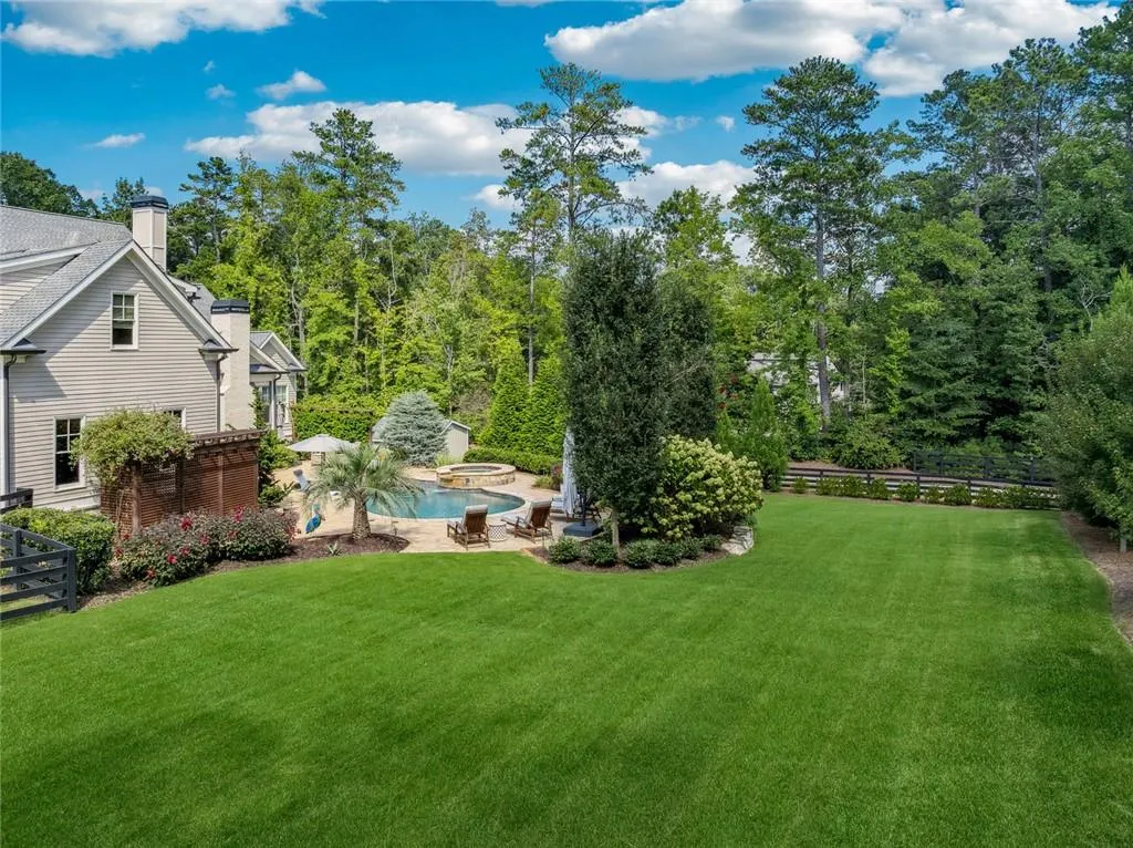 Roswell, Georgia 30075, United States, 4 Bedrooms Bedrooms, ,5 BathroomsBathrooms,Residential,Pending,199786