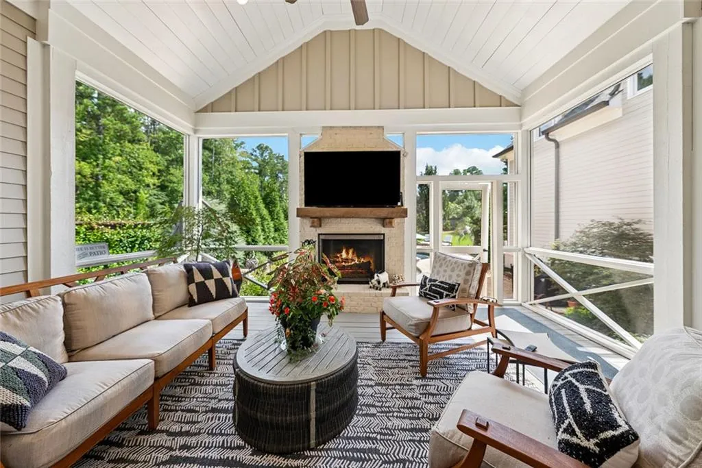 Roswell, Georgia 30075, United States, 4 Bedrooms Bedrooms, ,5 BathroomsBathrooms,Residential,Pending,199786