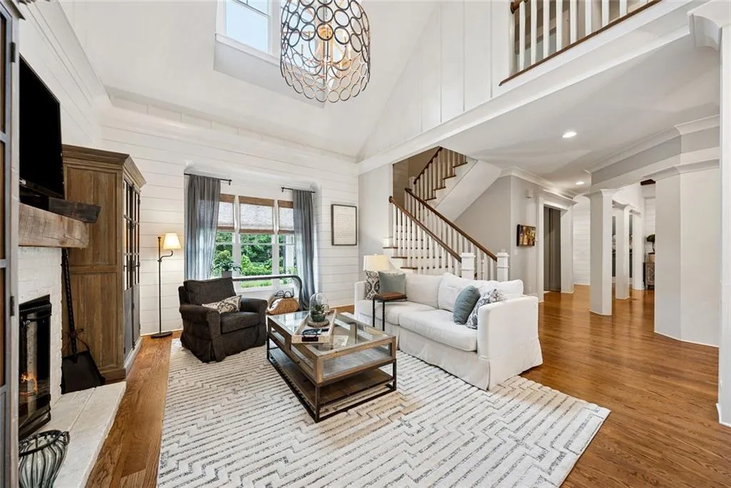 Roswell, Georgia 30075, United States, 4 Bedrooms Bedrooms, ,5 BathroomsBathrooms,Residential,Pending,199786