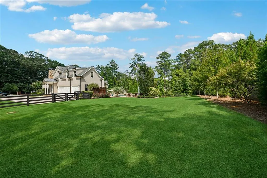 Roswell, Georgia 30075, United States, 4 Bedrooms Bedrooms, ,5 BathroomsBathrooms,Residential,Pending,199786