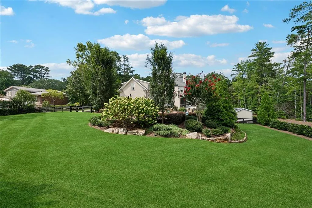 Roswell, Georgia 30075, United States, 4 Bedrooms Bedrooms, ,5 BathroomsBathrooms,Residential,Pending,199786