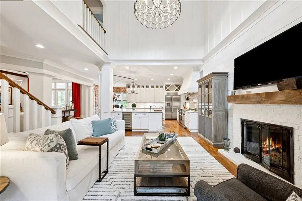 Roswell, Georgia 30075, United States, 4 Bedrooms Bedrooms, ,5 BathroomsBathrooms,Residential,Pending,199786