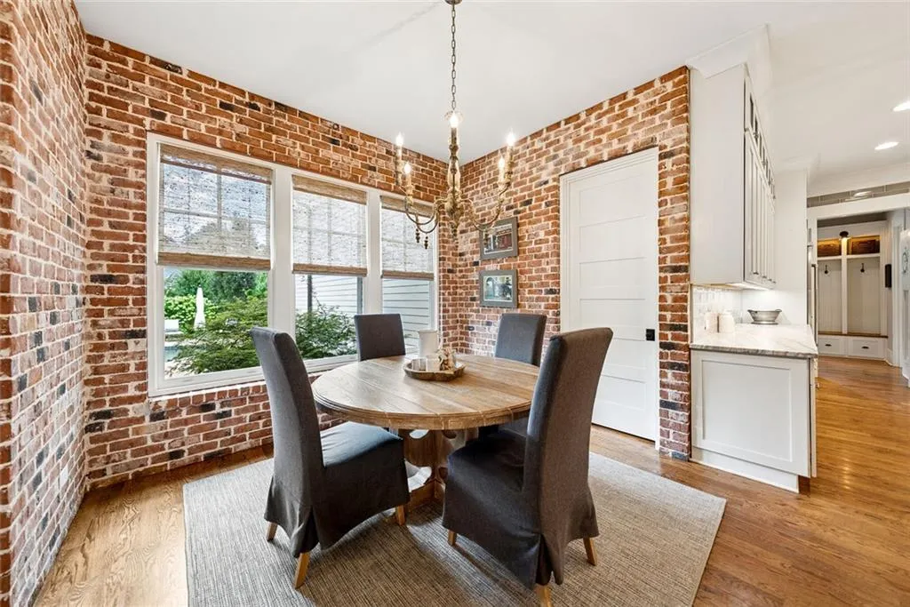 Roswell, Georgia 30075, United States, 4 Bedrooms Bedrooms, ,5 BathroomsBathrooms,Residential,Pending,199786