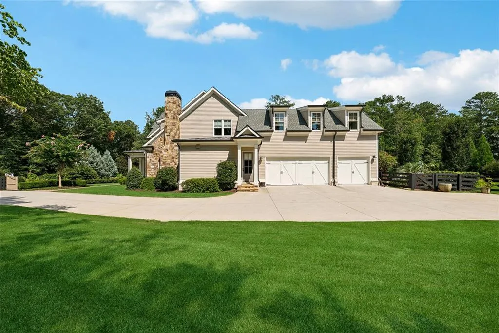 Roswell, Georgia 30075, United States, 4 Bedrooms Bedrooms, ,5 BathroomsBathrooms,Residential,Pending,199786