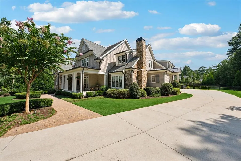 Roswell, Georgia 30075, United States, 4 Bedrooms Bedrooms, ,5 BathroomsBathrooms,Residential,Pending,199786