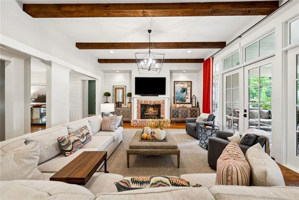 Roswell, Georgia 30075, United States, 4 Bedrooms Bedrooms, ,5 BathroomsBathrooms,Residential,Pending,199786