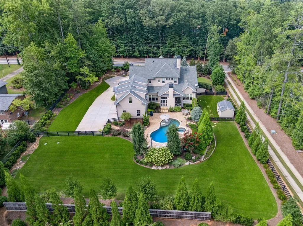 Roswell, Georgia 30075, United States, 4 Bedrooms Bedrooms, ,5 BathroomsBathrooms,Residential,Pending,199786