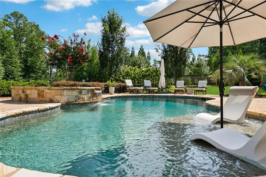 Roswell, Georgia 30075, United States, 4 Bedrooms Bedrooms, ,5 BathroomsBathrooms,Residential,Pending,199786