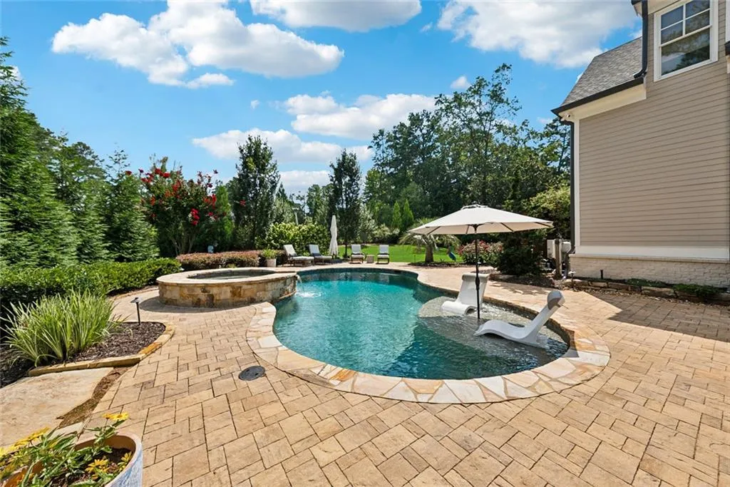 Roswell, Georgia 30075, United States, 4 Bedrooms Bedrooms, ,5 BathroomsBathrooms,Residential,Pending,199786