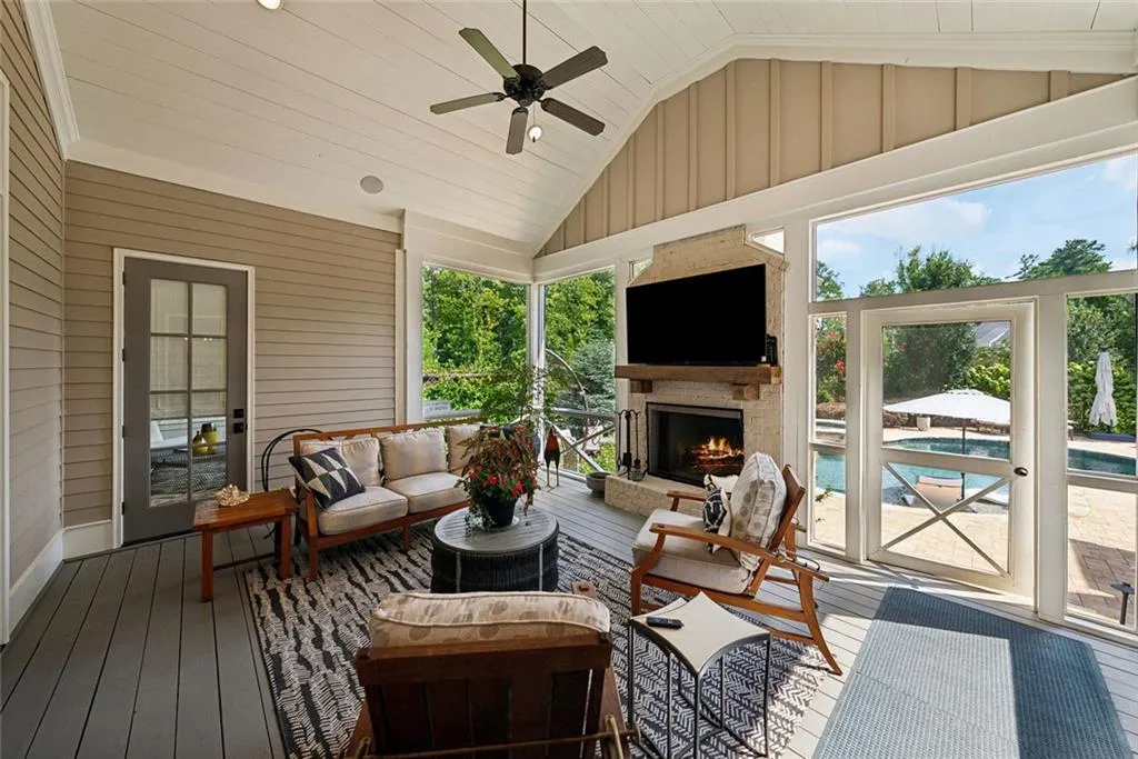 Roswell, Georgia 30075, United States, 4 Bedrooms Bedrooms, ,5 BathroomsBathrooms,Residential,Pending,199786