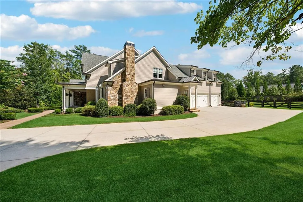 Roswell, Georgia 30075, United States, 4 Bedrooms Bedrooms, ,5 BathroomsBathrooms,Residential,Pending,199786