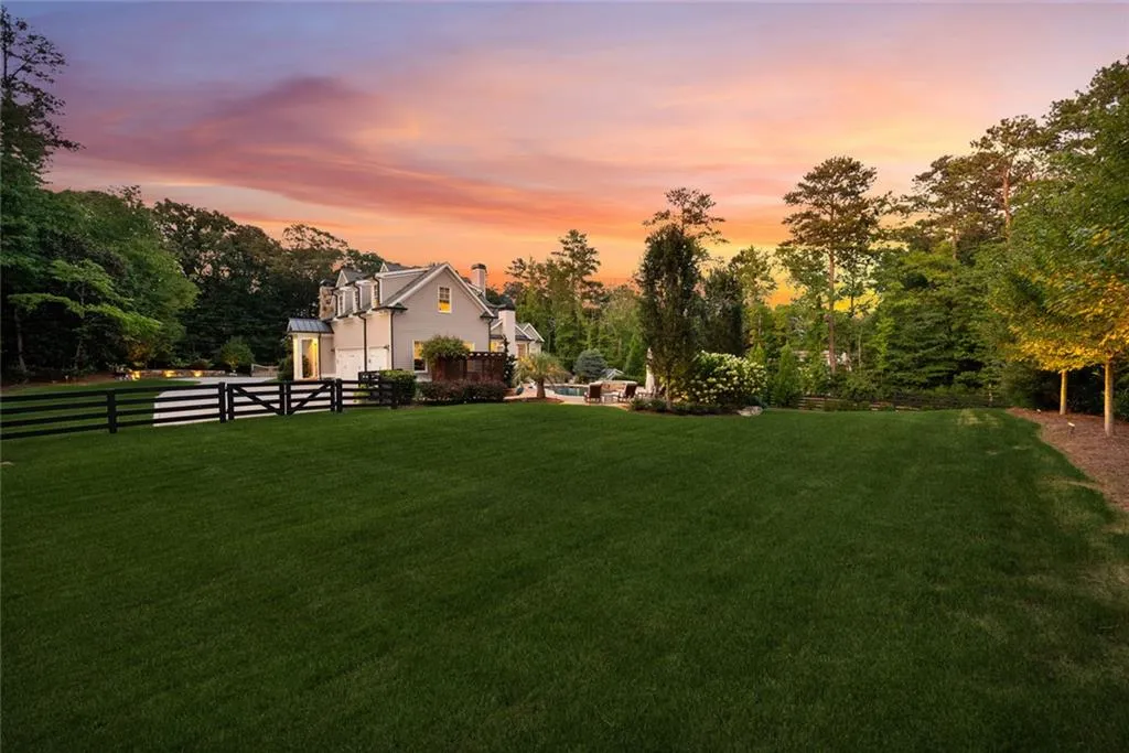 Roswell, Georgia 30075, United States, 4 Bedrooms Bedrooms, ,5 BathroomsBathrooms,Residential,Pending,199786