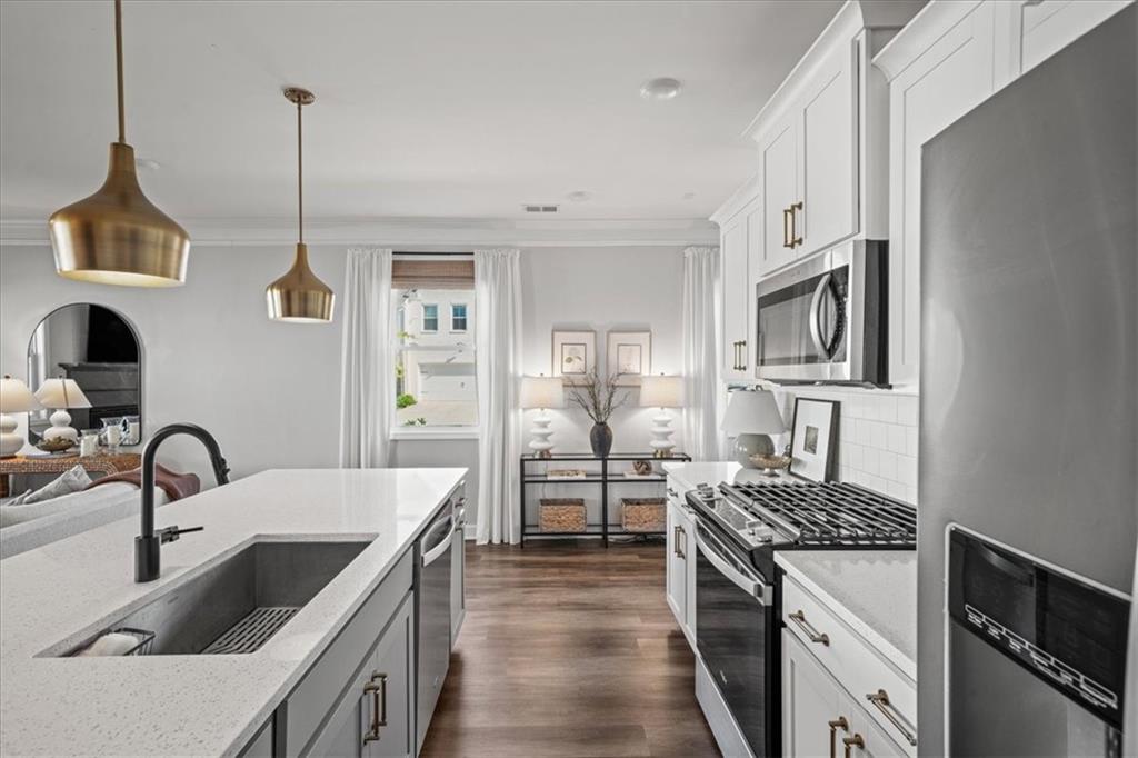 3585 Silvery Way