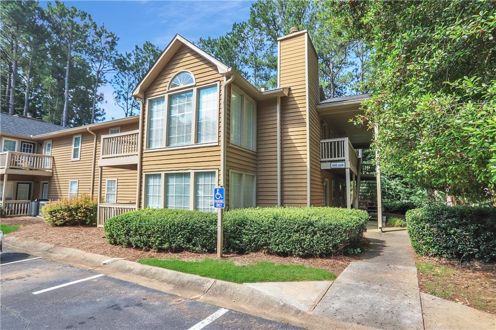 Your Ideal Smyrna Rental Awaits!
Discover comfortable living at 1408 Country Park Dr SE. This charming 2 bedroom home offers convenience in the heart of Smyrna. Nestled in the sought-after Country Park community, you'll love the convenience to local dining and nearby parks. Perfect for anyone seeking a prime Smyrna location.
All County Cumberland Property Management residents are enrolled in the Resident Benefits Package
(RBP) for $28.95/month which includes liability insurance, credit building to help boost the resident’s
credit score with timely rent payments, move-in concierge service making utility connection and home
service setup a breeze during your move-in, and much more! More details upon application.
*PETS WELCOME UPON APPROVAL. Breed restrictions apply. No pets while touring the property.
*Our qualifying criteria is: no prior evictions, stable/verifiable rental and employment history, clean background and must income qualify at 3 times the rent. No aggressive breeds for pets. Rental must be established and verifiable with a consistent paper trail to be considered. No room rentals or living with relatives is considerable rental history. Credit minimum score is 600.