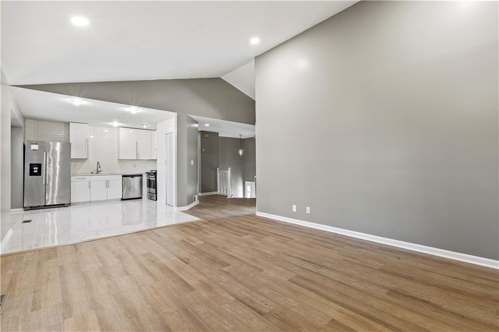 2102 Sandtree Court SW