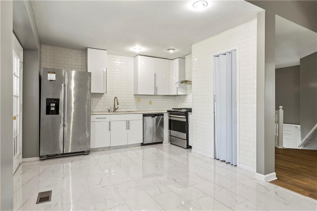 2102 Sandtree Court SW