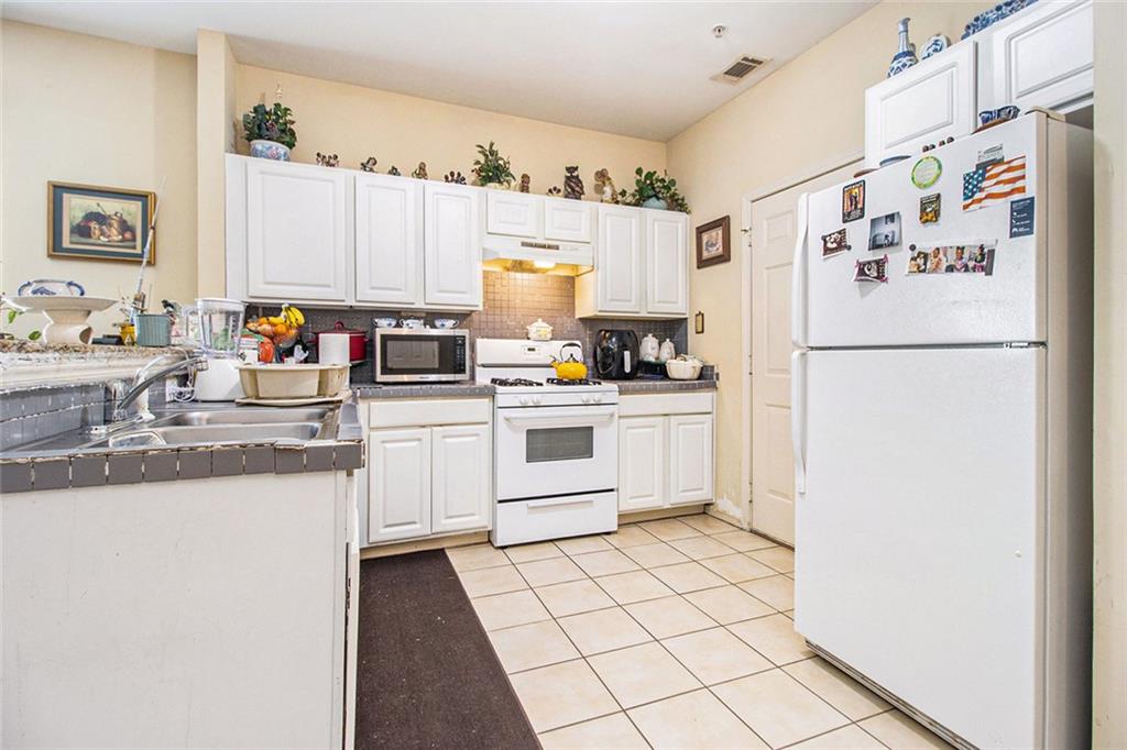 CREEKWOOD COMMONS - Residential