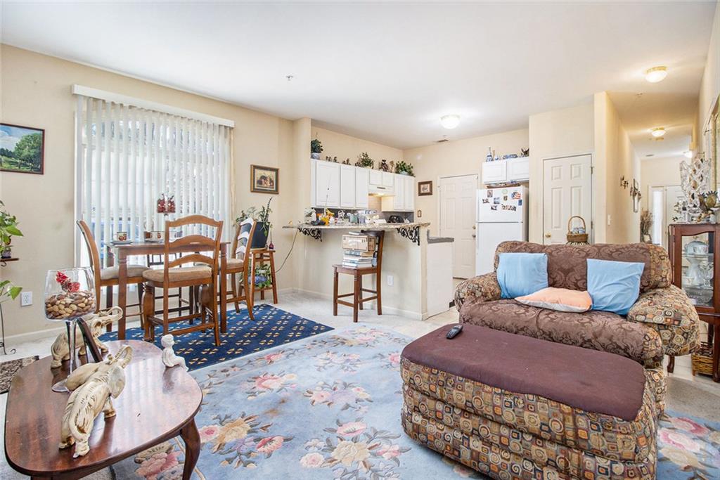 CREEKWOOD COMMONS - Residential