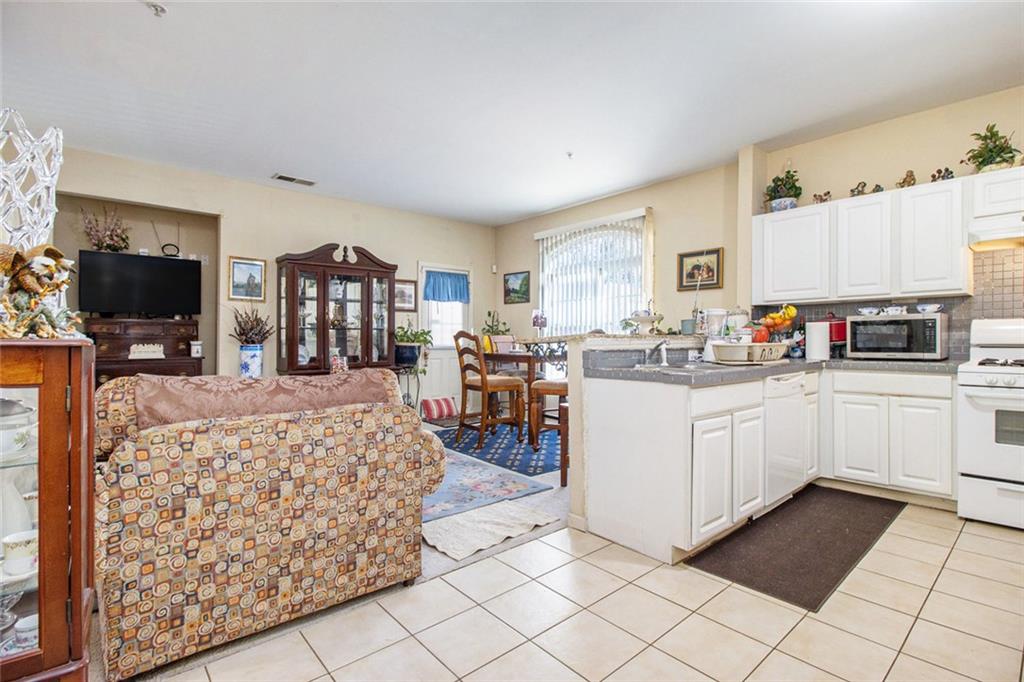 CREEKWOOD COMMONS - Residential