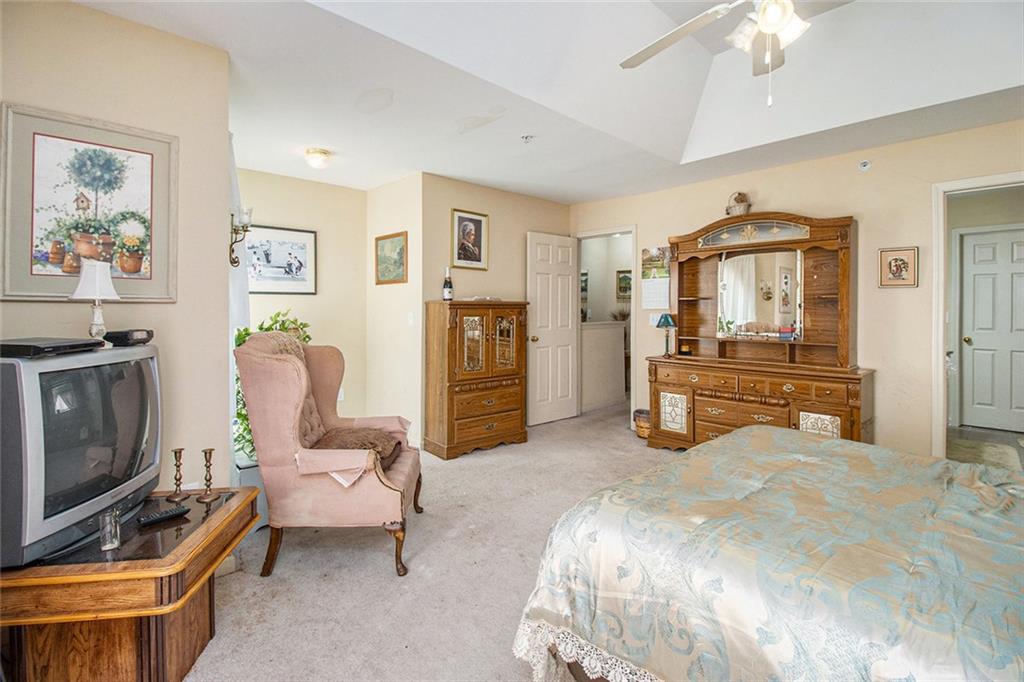 CREEKWOOD COMMONS - Residential