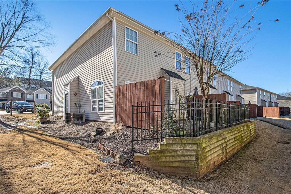 CREEKWOOD COMMONS - Residential