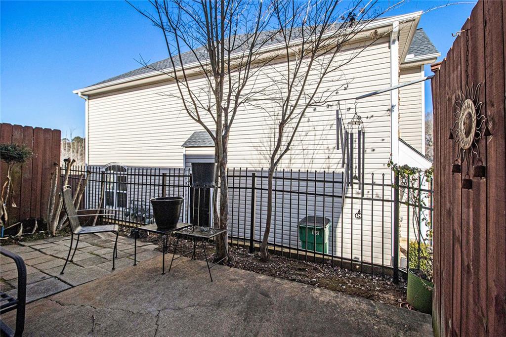 CREEKWOOD COMMONS - Residential