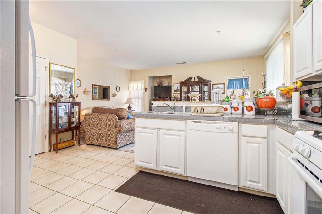 CREEKWOOD COMMONS - Residential