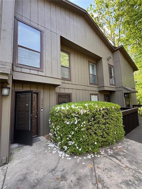 Condo For Sale - 2507 Cumberland Court<br/> Smyrna, GA 30080