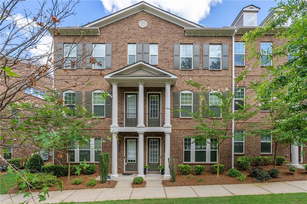 INCREDIBLE LOCATION, BRICK CONSTRUCTION, VERSATILE 3 BEDROOM, 3.5 BATHROOM LAINSTON MODEL, 42" CABINETS, 10 FOOT CEILINGS, 5 INCH HARDWOOD FLOORS, ALL NEW CARPET, STAINLESS APPLIANCES, TOP ALPHARETTA SCHOOLS, PRIVATE WOODED VIEW ON ONE SIDE AND COMMUNITY POOL VIEW ON THE OTHER!!! NORTH WEST VIEW OUT THE FRONT DOOR!
Come and see this gorgeous 3 story townhome in coveted Caravelle at Windward Park. Minutes from AVALON, DOWNTOWN ALPHARETTA, ALPHARETTA HIGH SCHOOL, MARTA BUS, SHOPPING, RESTAURANTS, and copious Greenway trails and parks! Located next to the new development of townhomes which are smaller in square footage. Retail and commercial development coming soon to the adjacent area of Windward Park, which contains the beautiful new Hilton Atlanta Alpharetta.
Enter your home from the private brick front with a sidewalk and view of the wooded area. This terrace level is also accessible by private driveway and 2 car garage with ceiling storage rack and plenty of room for additional shelving. Guests and family are welcomed into a foyer with storage closet. This floor boasts a sunny bedroom with a walk in closet and private full bathroom with a spacious shower. Can also be used as an office, play room or more. Ascend your wood stairs to an open concept main level, featuring an outdoor deck, great room with fireplace, beautiful built in shelving and cabinets, convenient powder room, and a chef's kitchen with granite countertops, stainless appliances and an abundance of counter space and cabinetry. A generous island provides room for barstools for ease of serving meals to family and friends. A spacious dining area with windows and step out balcony finishes this wonderful family space. Ascend the wood stairs to a versatile third floor with two bedrooms, two full bathrooms, laundry room and a generous space that could be closed off for an additional bedroom, office or playroom.
Don't miss this opportunity to live in a townhome in a vibrant and exciting location!
