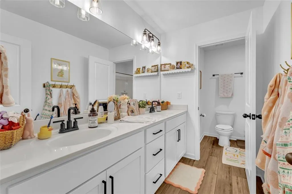 Locust Grove, Georgia 30248, United States, 5 Bedrooms Bedrooms, ,4 BathroomsBathrooms,Residential,Active,112580