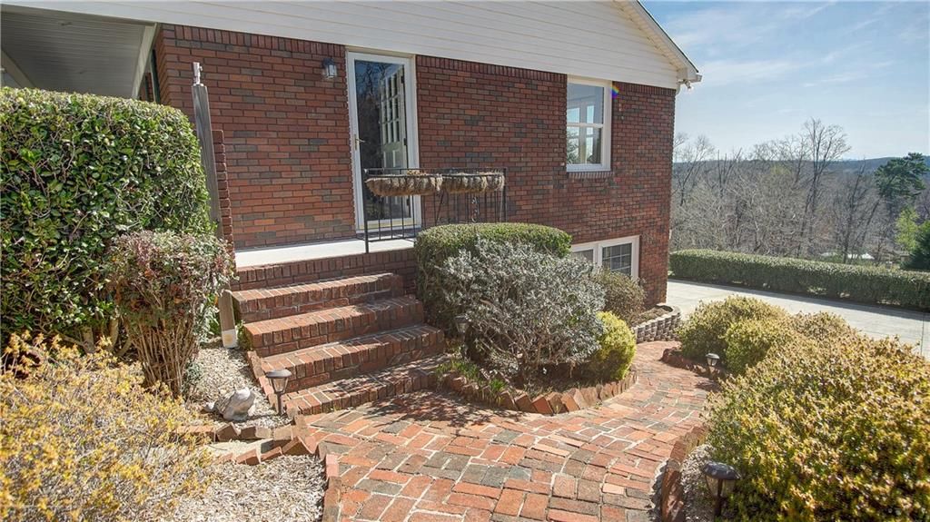 listing image 111