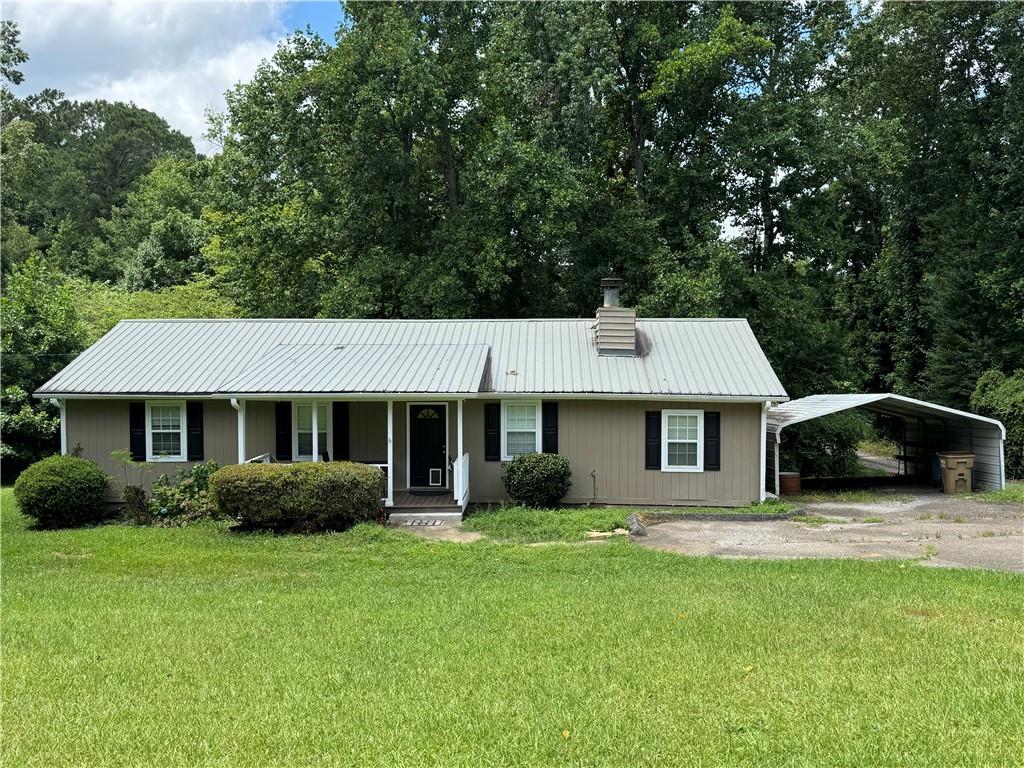 Move right into this newly renovated ranch home! Conveniently located and no HOA! Lawncare and/ or furniture can be negotiated and worked into monthly lease amount!