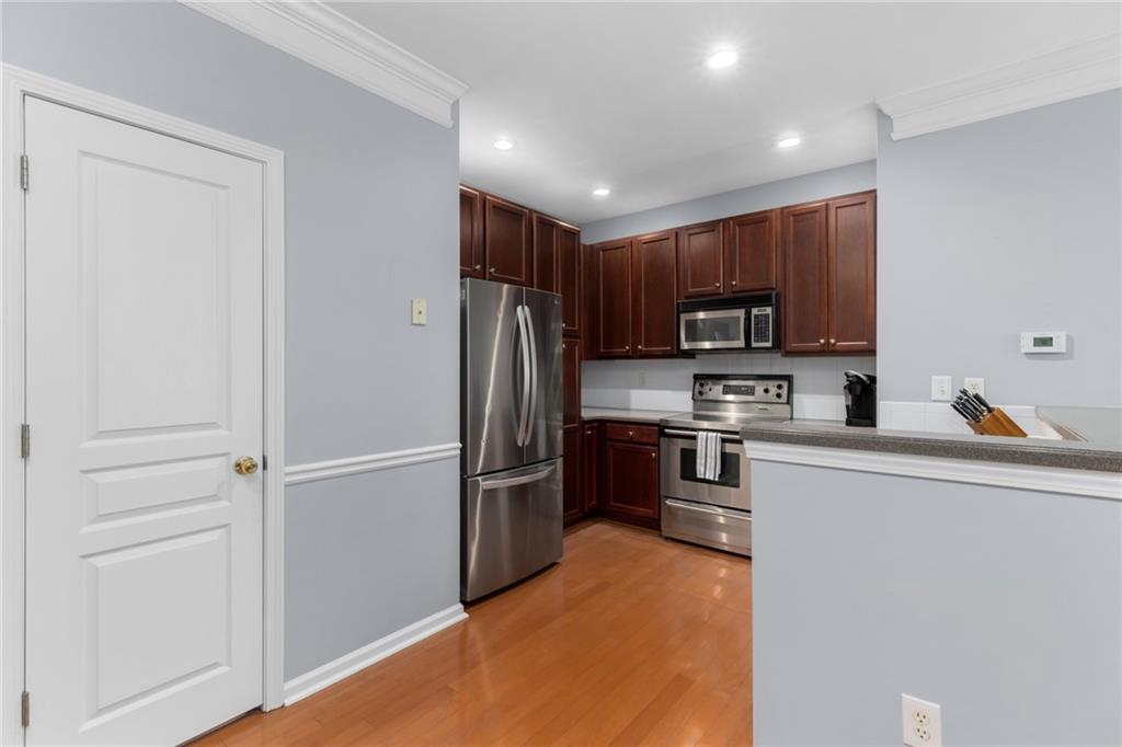 375 Highland Avenue NE 913