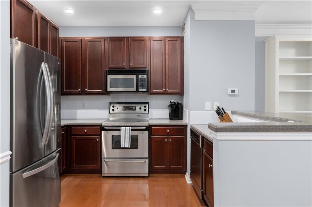 375 Highland Avenue NE 913