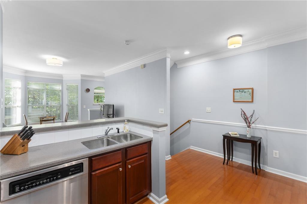 375 Highland Avenue NE 913
