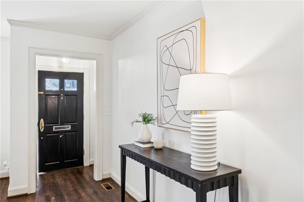 2047 Dellwood Drive NW