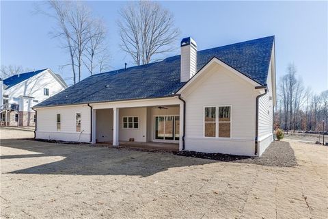 A home in Pendergrass