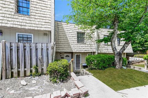 Condo For Sale - 6421 Woodstone Terrace<br/> Clayton County, Morrow, GA 30260