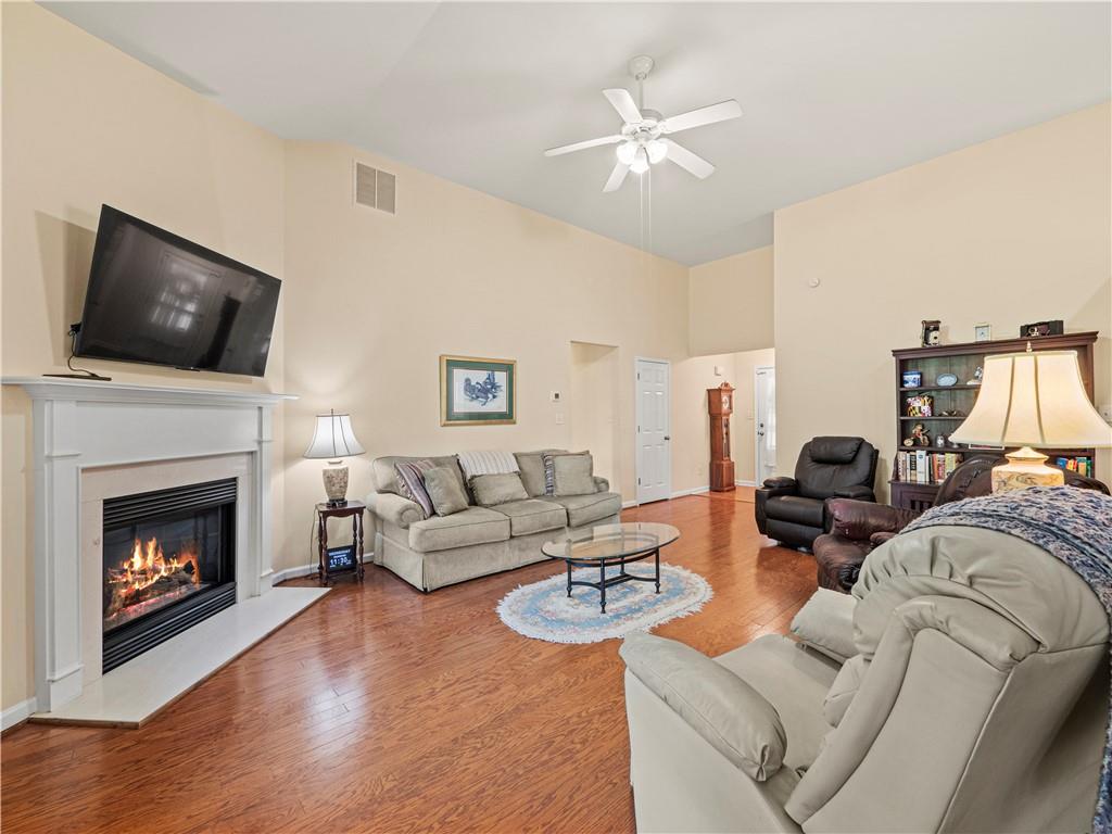 2402 Jasmine Glen Drive, Buford, Georgia image 8