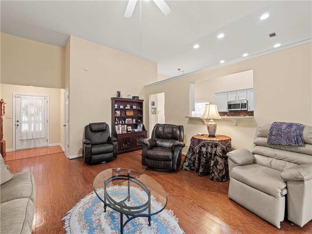2402 Jasmine Glen Drive, Buford, Georgia image 9