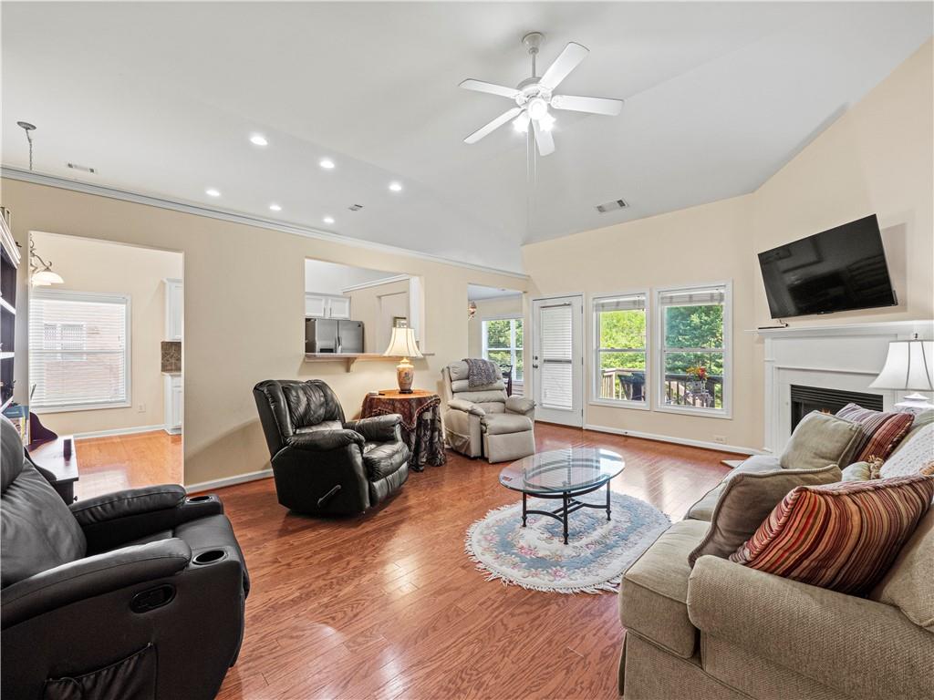 2402 Jasmine Glen Drive, Buford, Georgia image 6